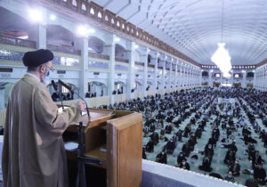 مسئولان فریب ظاهرسازی دشمن را نخورند