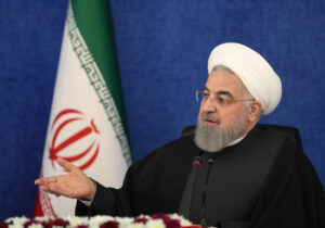 روحانی: شرکت‌های خارجی می‌خواستند واکسن کرونا را روی مردم ایران آزمایش کنند