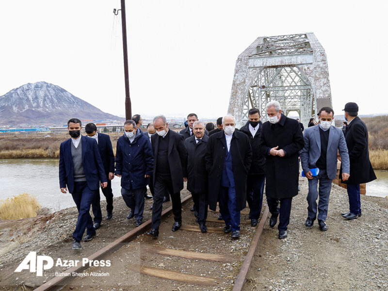 بازدید ظریف، وزیر امور خارجه از مرز ایران و نخجوان