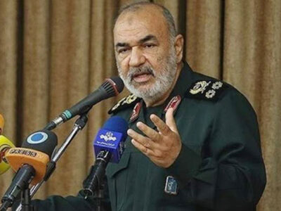 دفاع مقدس ملت ایران را عزیز کرد