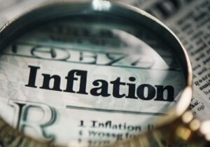 مهار تورم باید در صدر اولویت‌های اقتصادی دولت باشد